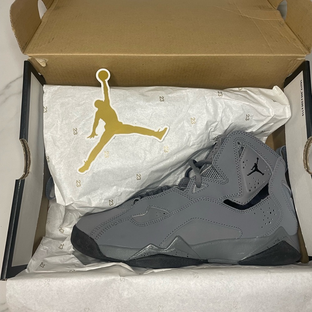 Jordan True Flight BG cool grey black 5.5 Youth